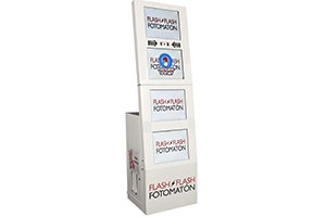 FlashFotomaton's tweet image. Nuestro #fotomatón dispone de 4 pantallas LED de 19” y un menú táctil ow.ly/AxPi302BSHs #flashflashfotomaton