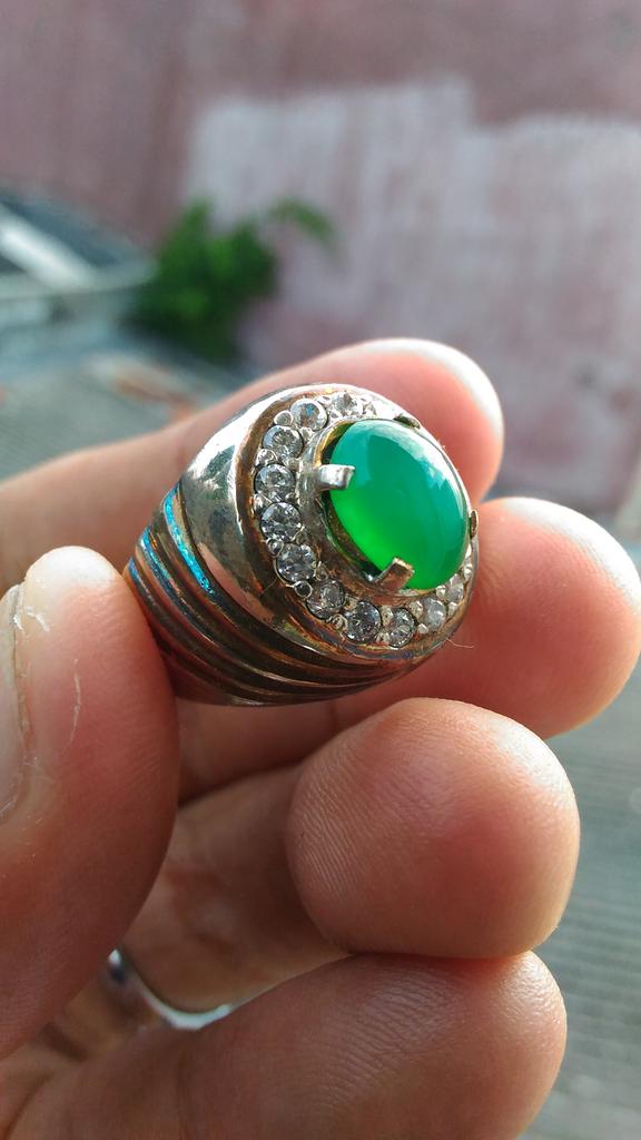 KKesod's tweet photo. Natural #Bacan #Doko
8x6x3mm est
Ring Silver 18

Rp 850.000

Fast Response
08121031474 https://t.co/IdXVAXHfPJ