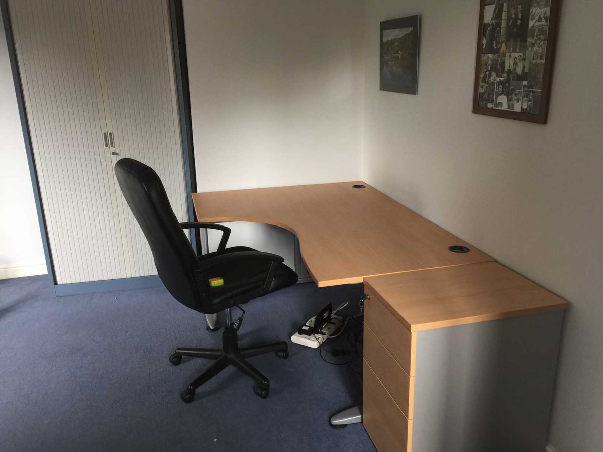 lucasrichard65's tweet image. Home office setup installed for one of our customers in #harrogate. View these desks here -&amp;gt; visionoffice.biz/product/cd-24/
