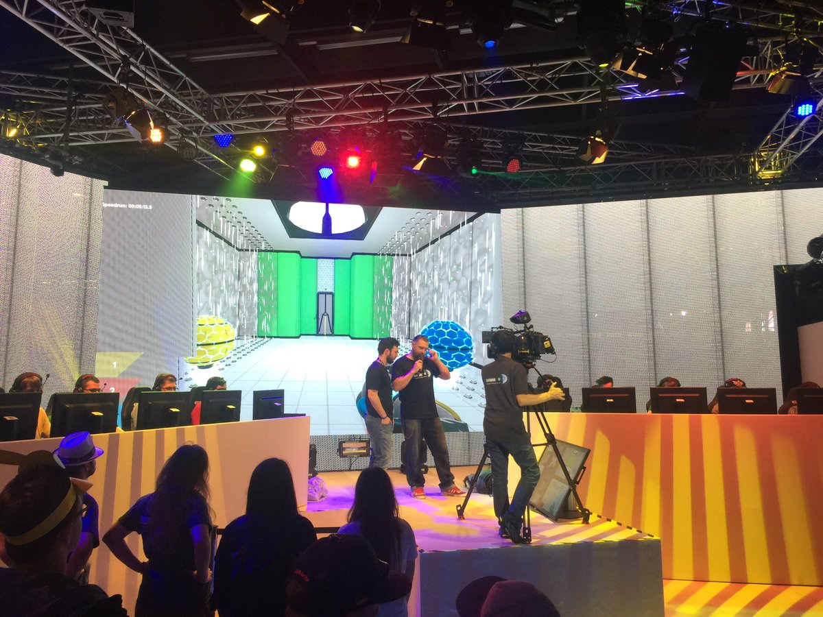 BLochmann's tweet image. We're live on stage of @teamspeak again! #chromagun