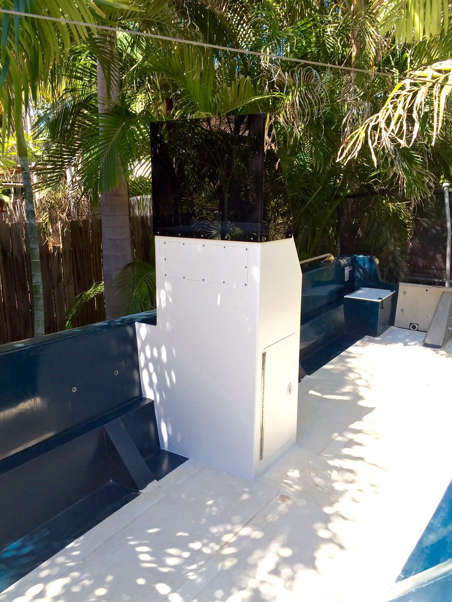 kimberleyplas's tweet photo. Polyboat console, screen, anchor well and storage compartments @kimberleyplas #polyboats #UVstable #HDPE https://t.co/knSc1U4uVl