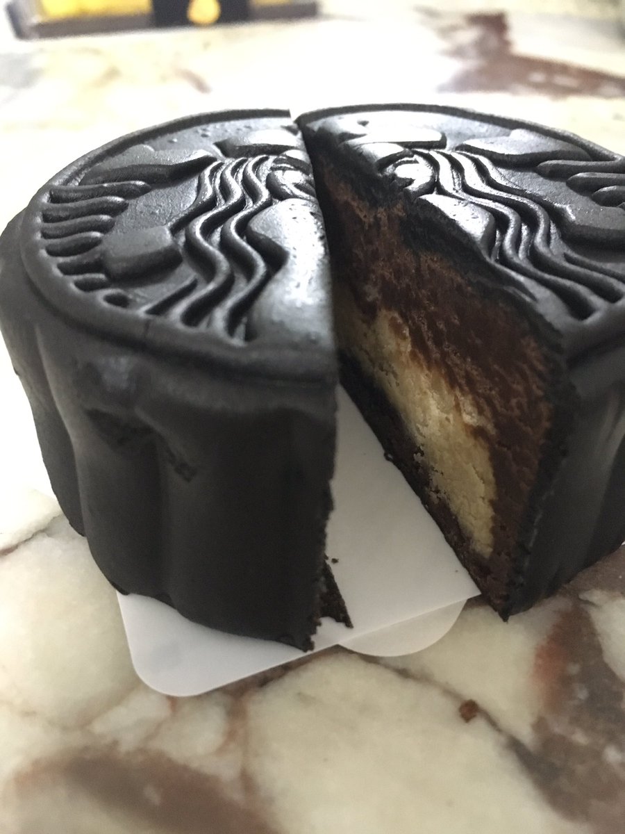supitchaa_'s tweet photo. ขนมไหว้พระจันทร์ไส้ชอกโกแลตมิ้นจากสตาร์บัคส์ อร่อยดี ไม่เคยได้รับรสชาดแบบนี่จากขนมไหว้พระจันทร์มาก่อน55555 https://t.co/5d6Lq0Xknq