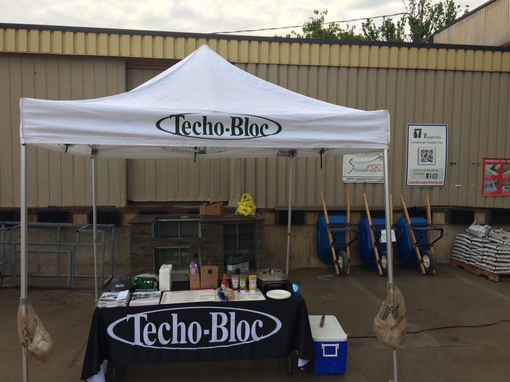 TechoGP's tweet image. Talking @techobloc at #Legends ! Come on by for some peameal! @LegendsCorey @alexcadieux @jamesdroth