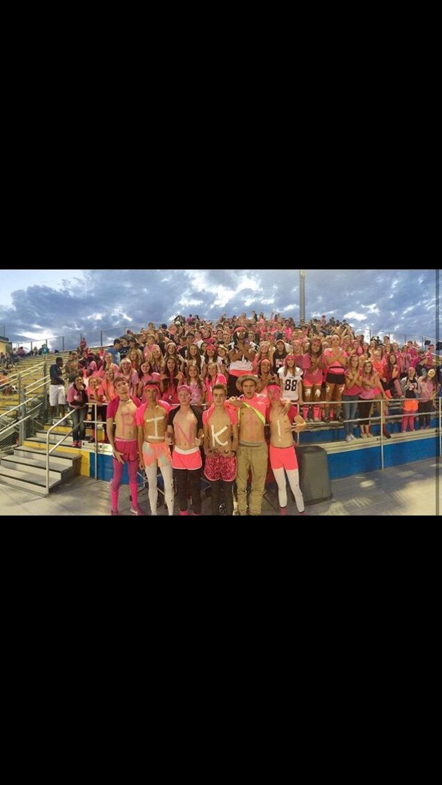 StudcoMHS's tweet photo. Getting ready for school also means getting ready for Friday night's! 😍 Go Vikes! 🏈💙💛 https://t.co/PpyusBedU8