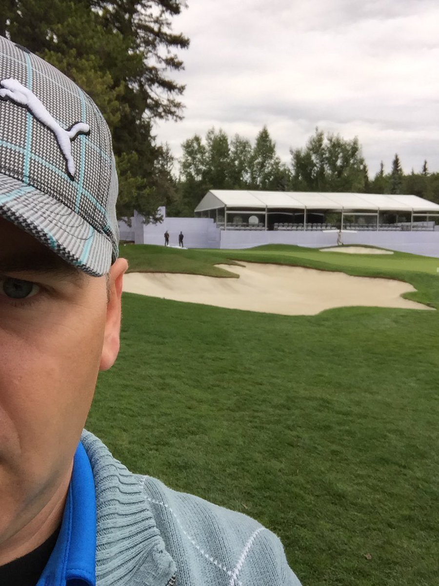 caitlindeboer's tweet photo. I spy Steve Robson at the @CHBACalgary golf tournament. #golfab #homebuilding https://t.co/5r44L5ZtPb