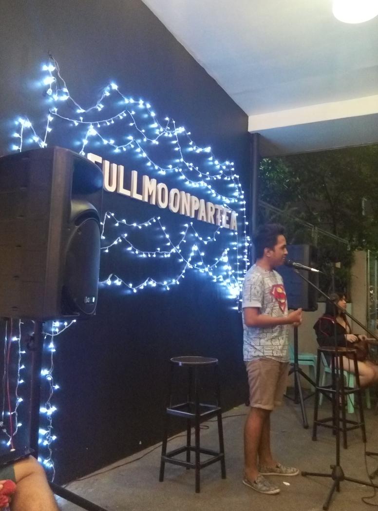 _mjlegaspi's tweet photo. First performer of the night! #FullMoonParTea #MoonLeaf https://t.co/ger738cgA6