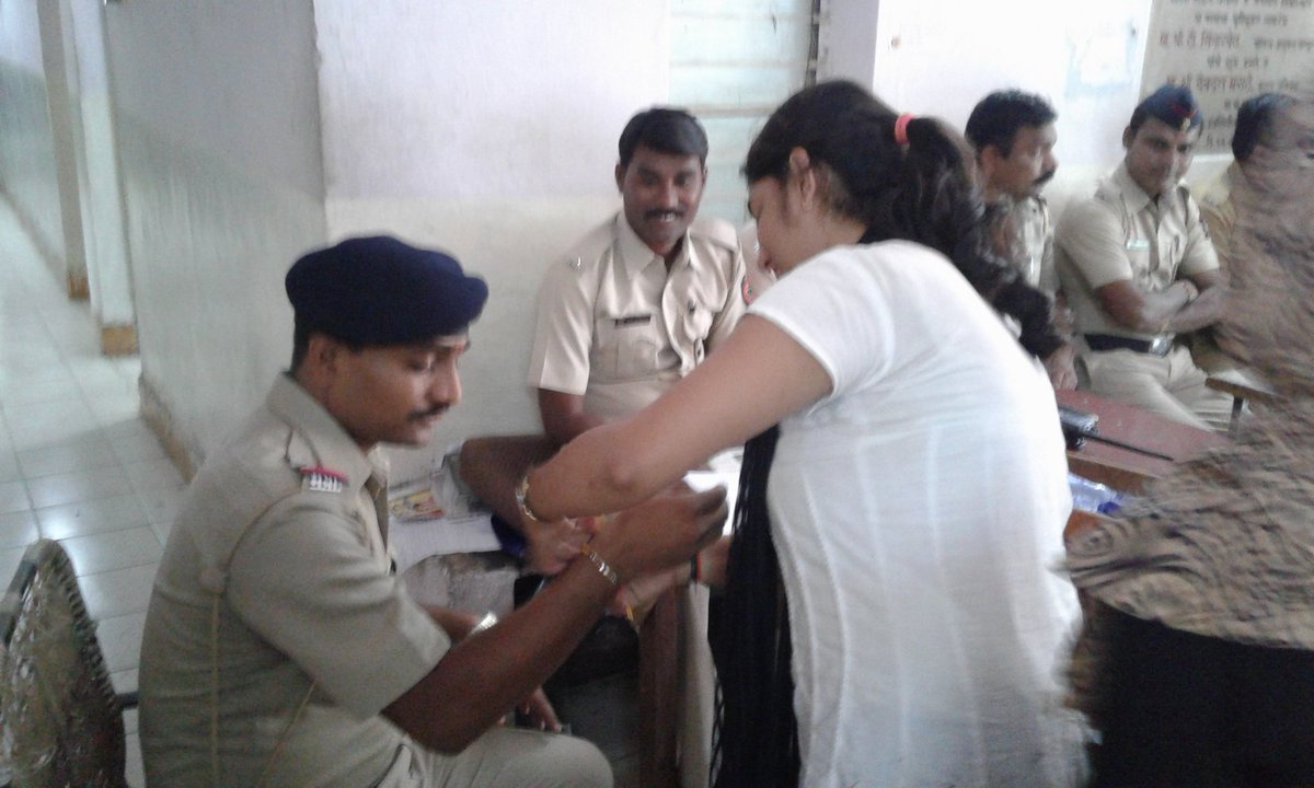 RajanMane5's tweet photo. RAKSHABANDHAN PROGRAMME AT DHANTOLI PS https://t.co/Q6BH3Ary0m