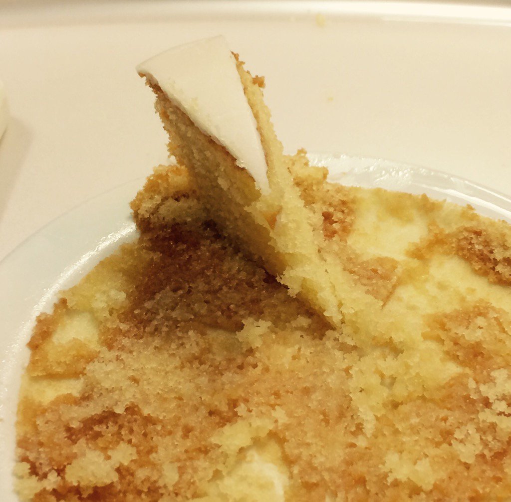 Lydiolect's tweet image. The last, lonely, polite slice of lemon drizzle... @ArchiveCake @SoVeryBritish #archiveproblems