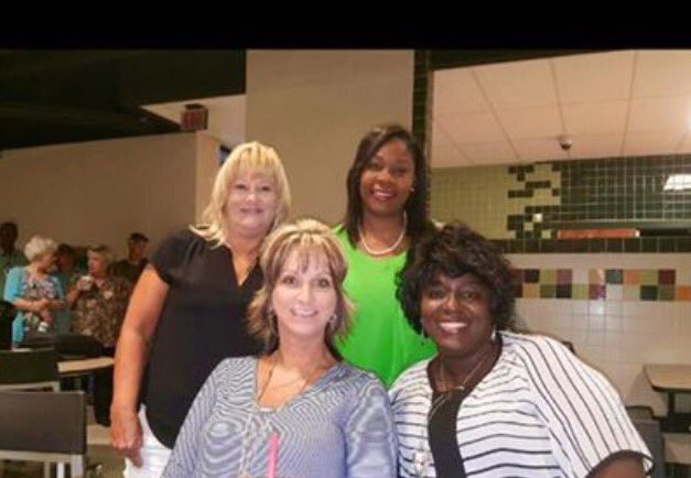 lekeithabiggs's tweet photo. We're back together again! @tatumisd #LetsGrowTogether #tatumisdback2school https://t.co/EFHM3aK7cg