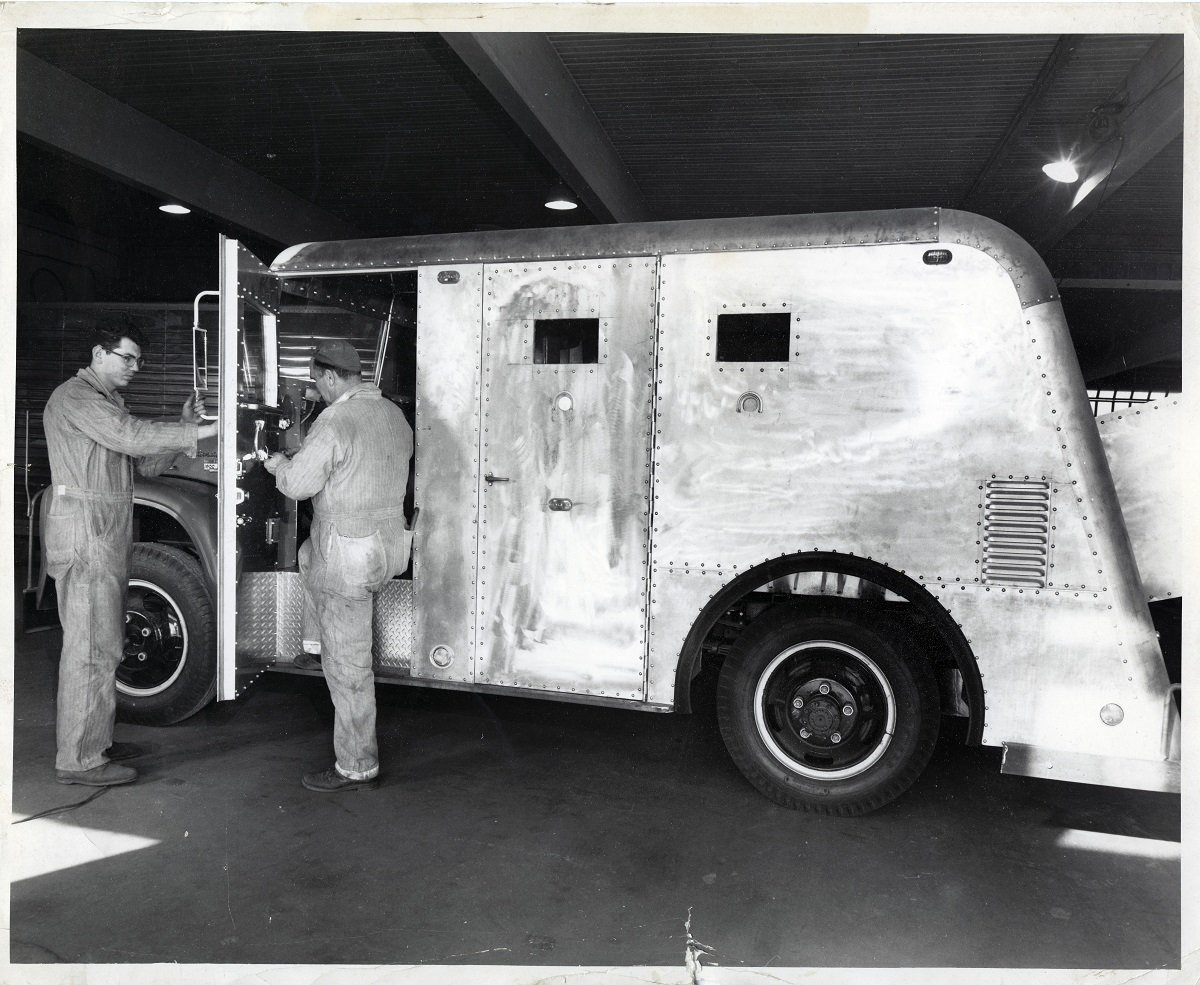nteanews's tweet photo. #TBT @AlliedBodyWorks building a Loomis armored car on an #Internationaltruck 1960s. https://t.co/J7alc8usfu https://t.co/jDGUEJAk2F