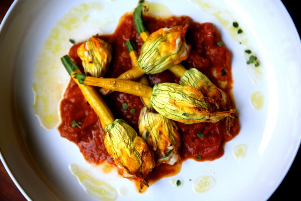 handyflowers's tweet photo. #Courgete #flowers are great #delicious #ingredient in #restaurant #meals.
#londonislovinit https://t.co/hVn3B6J9pT