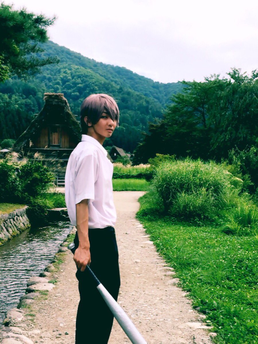 nobiemon4's tweet photo. 〜運命なんて簡単に変えられるんだ！〜

”ひぐらしのなく頃に”より雛見沢(白川郷)にて前原圭一くんでした(-_-)b

#ひぐらしのなく頃に #前原圭一 
#雛見沢 #白川郷 #コスプレ https://t.co/BJsvjlxpIi