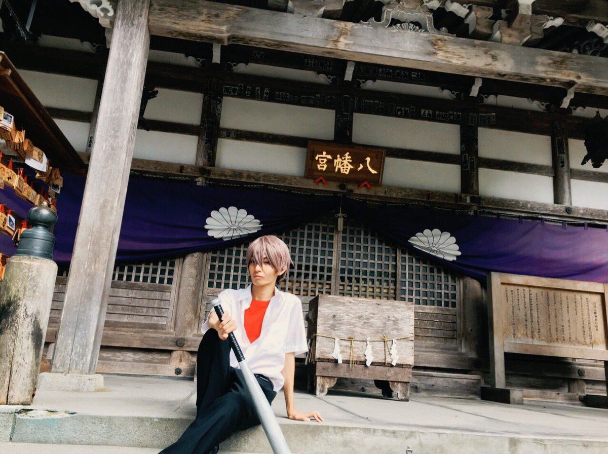nobiemon4's tweet photo. 〜運命なんて簡単に変えられるんだ！〜

”ひぐらしのなく頃に”より雛見沢(白川郷)にて前原圭一くんでした(-_-)b

#ひぐらしのなく頃に #前原圭一 
#雛見沢 #白川郷 #コスプレ https://t.co/BJsvjlxpIi