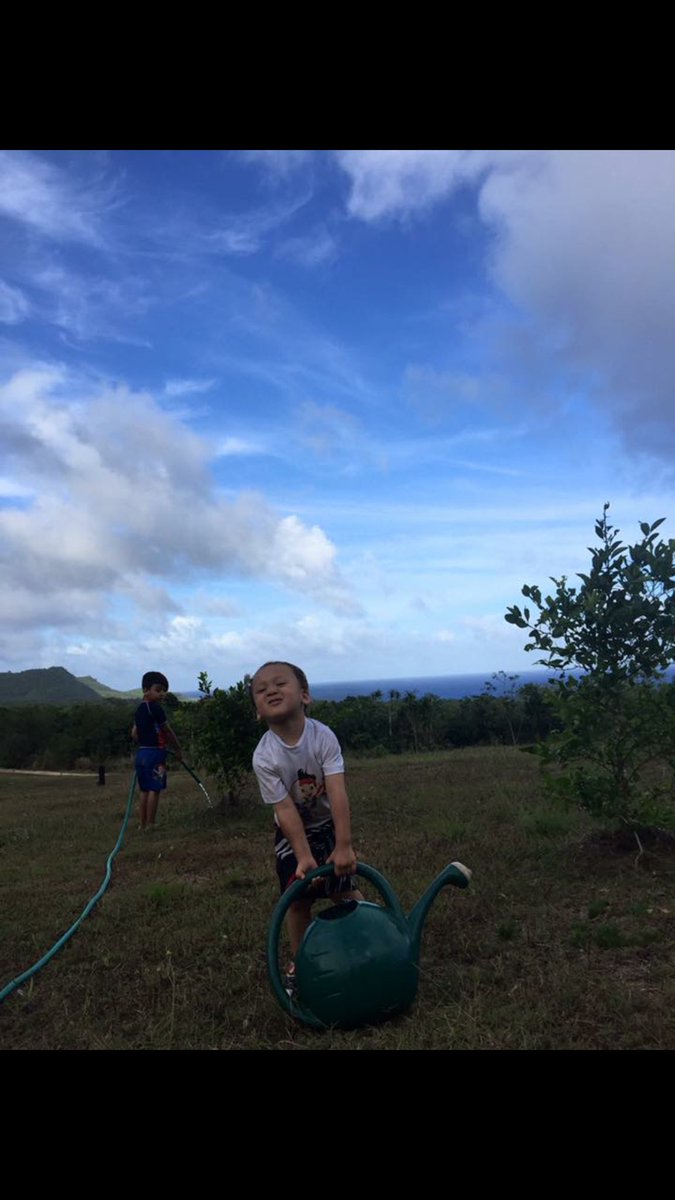 TelenaNelson's tweet photo. My baby was so determined, he didn't want to use the hose. https://t.co/FNXXi2NYsh