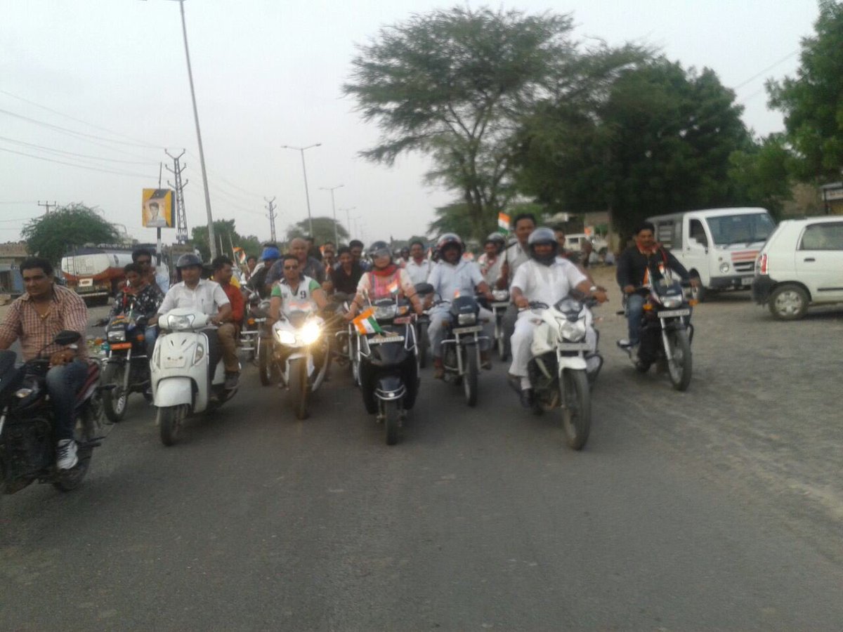 BaytuBalaram's tweet photo. बाड़मेर में तिरंगा यात्रा का आग़ाज़ किया।
#TirangaYatra #Barmer #Aazadi70Saal #BJP #तिरंगा_यात��रा #जय_हिन्द https://t.co/otPBNlHlpO