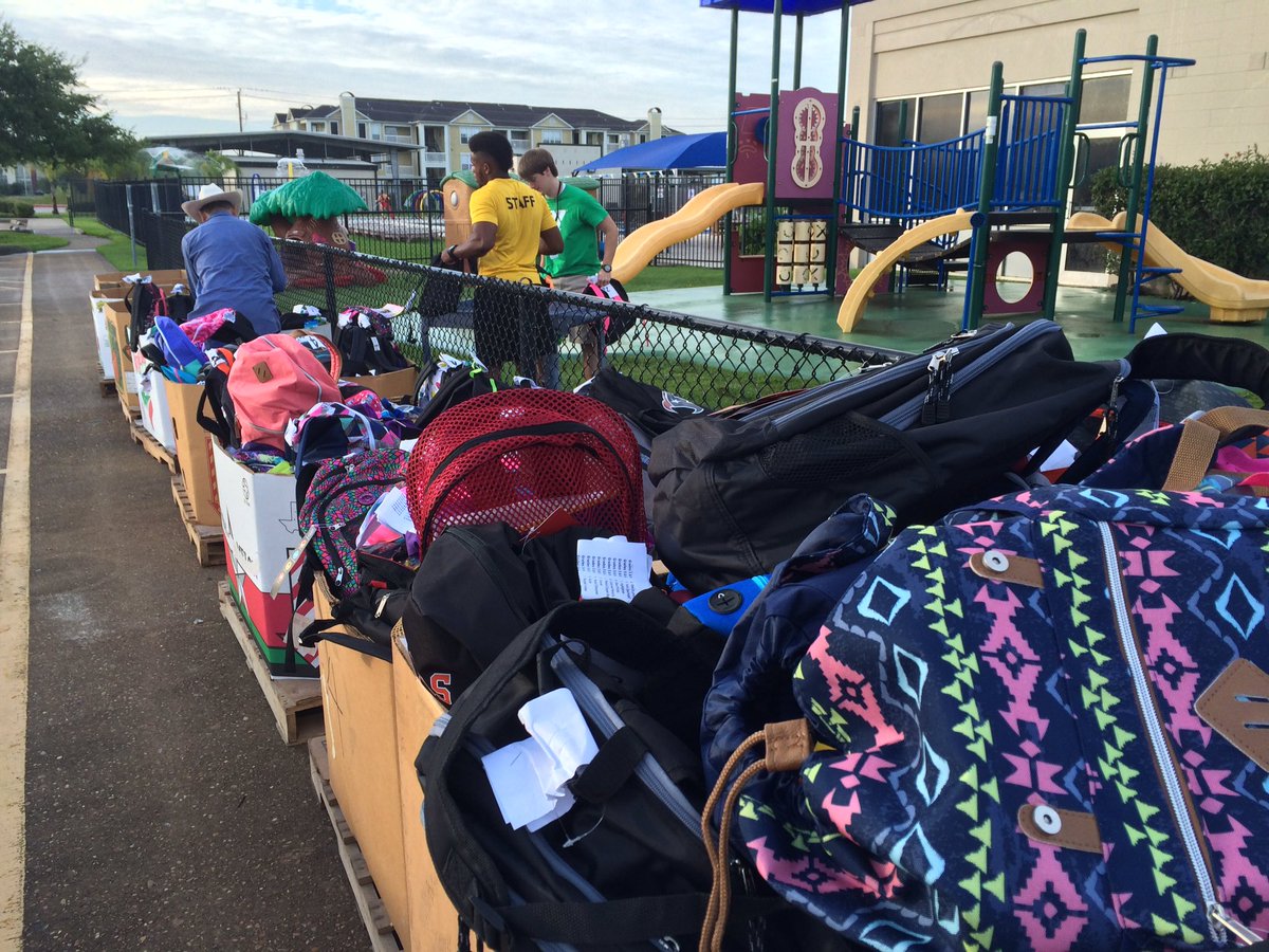 JohnDawsonFox26's tweet photo. It's more than a gym. @YMCAHouston is part of the community. #YMCAoperationbackpack @PearlandISD https://t.co/Vx8jwvxfj3