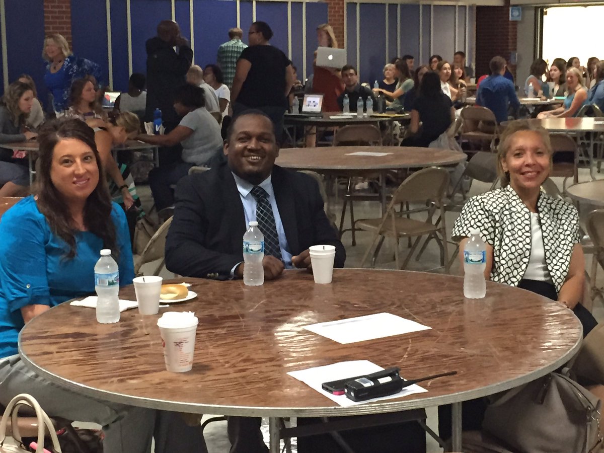 CManning0306's tweet photo. Opening Day 1617 @Flossmoor161 Restorative Practices with GSU and @FlossmoorHills @WesternAve161 &amp; @TheHornetsHive https://t.co/FVwejALxgO