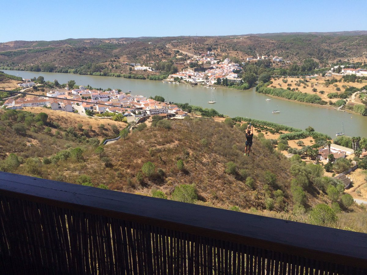 jmmartinmartin's tweet photo. ...una pasa cruzar por #tirolina desde #España a #Portugal!! #LimiteZero 👌 https://t.co/jF9keEscJF