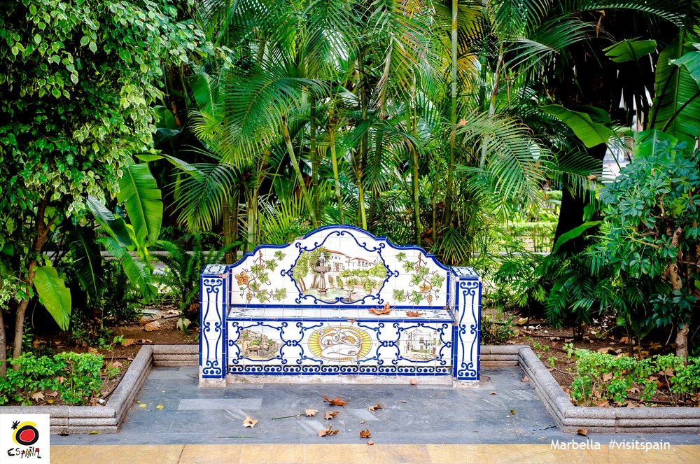 Queenbee (Queenbee4Omega) Twitter