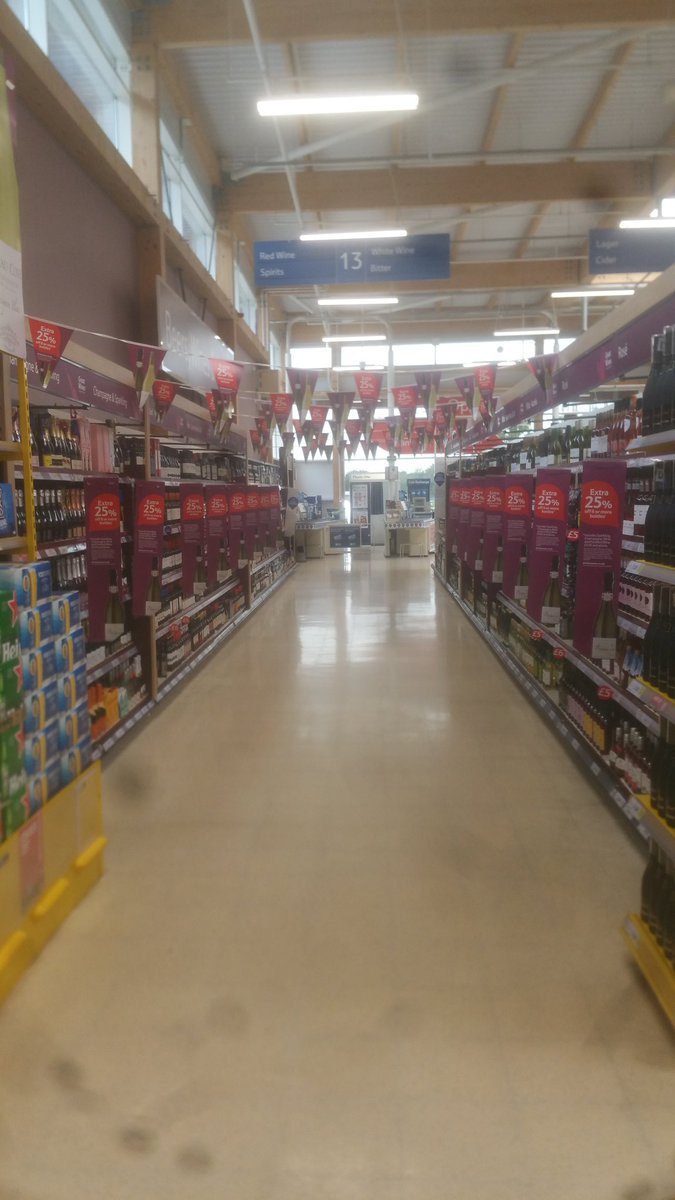 paulrigby1's tweet photo. Excellent 25% off wine display in Great Harwood. #great offer @harwoodtesco https://t.co/zjoaX2XRjB