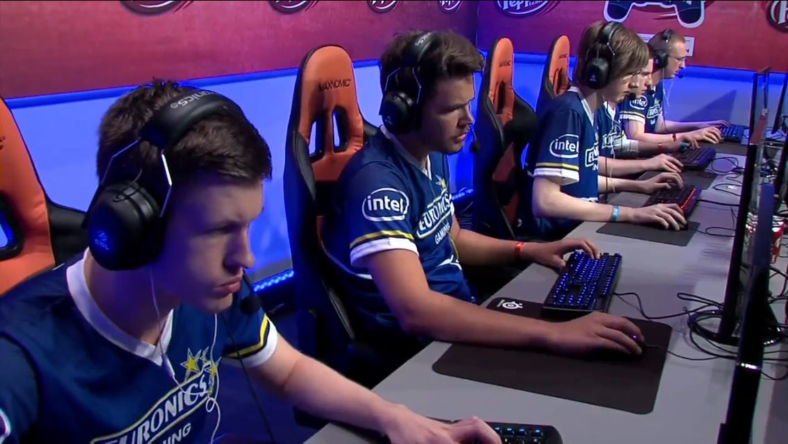 EuronicsGaming's tweet photo. Das erste Spiel haben wir gegen @TeamLioncast verloren. Jetzt voller Angriff! #DPAT2016 https://t.co/RA1DjUIdZt