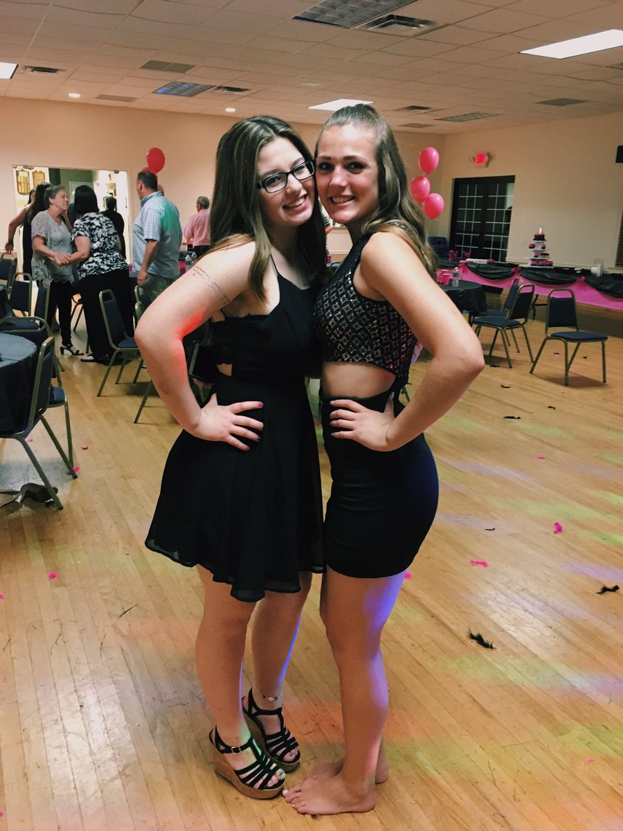 madisontarlo_'s tweet image. happy 17th birthday to my girl @_Meaghan818  pls try not to kill anyone while driving😊love you lots bby😘😘❤️