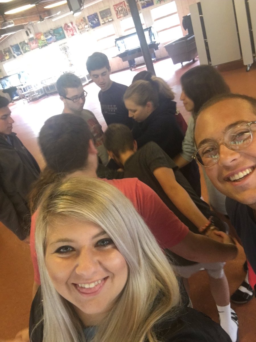 BCTYouthNJ's tweet photo. Human knot selfie! Leadership workshop led by @par_fvp #NFTYPARSLK https://t.co/sexTaN61in