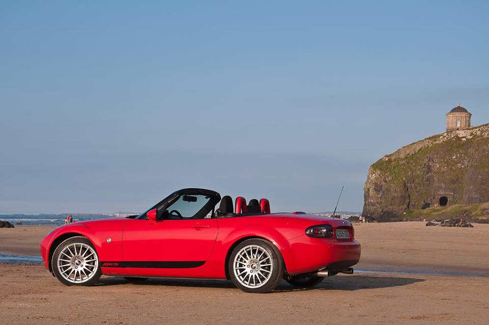 Hoy es el Día de la Fotografía, un buen momento para inmortalizar paisajes y amigos #MX5 -> foto por @goseatonio