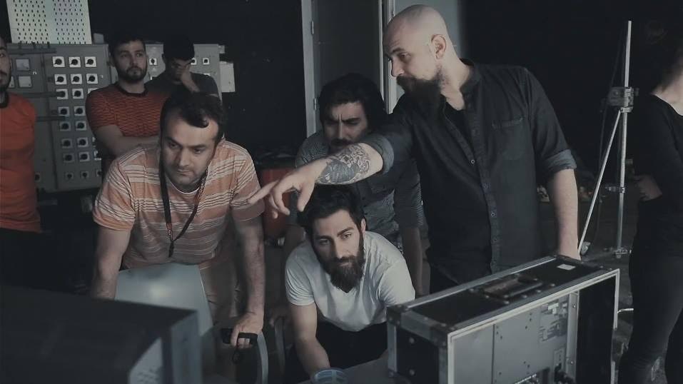 teamhuni's tweet photo. Logoyu bi tık büyütsek mi?
#SOCAR #uefa #euro2016 #backstage #teamhuni #sonsofsanayi #çekim #huni https://t.co/4ew1bA2CIj