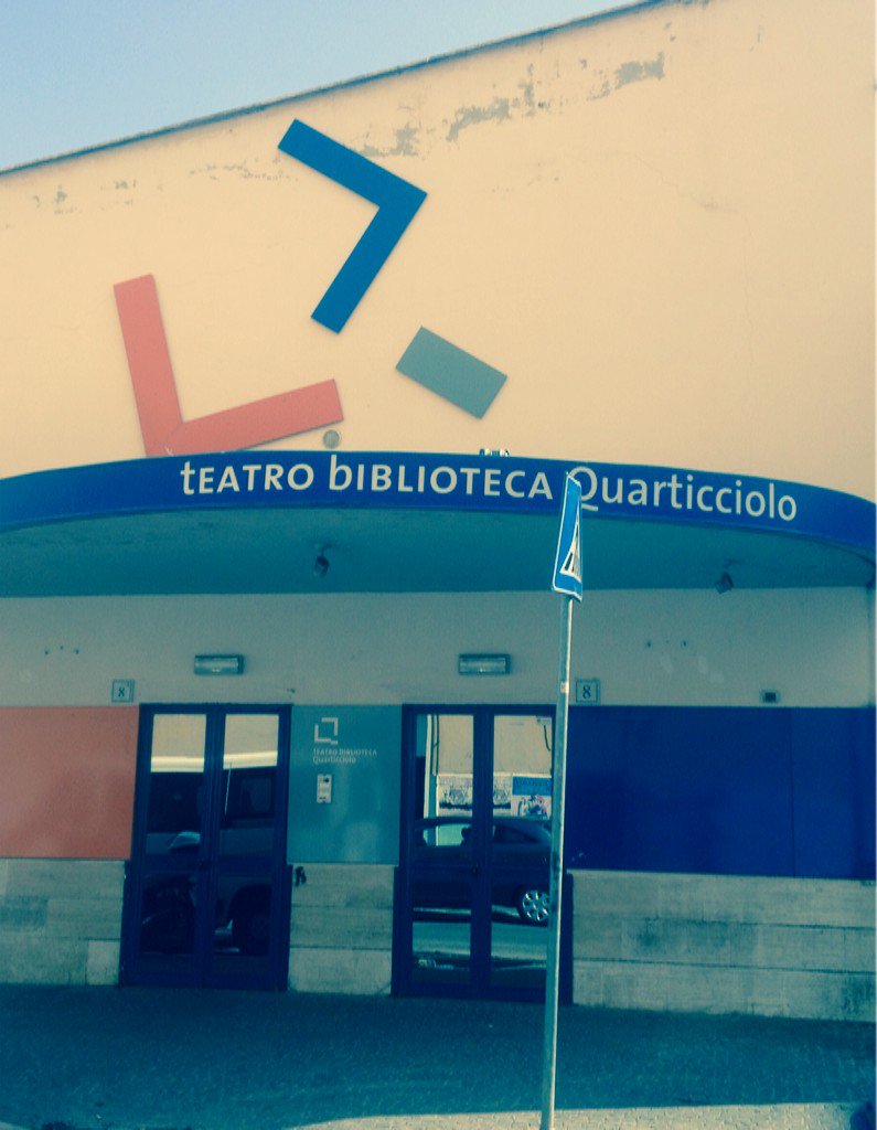 Oggi riapriamo il <a href="/TBQuarticciolo/">Teatro Quarticciolo</a> !
Ci vediamo alle 20 per il brindisi e poi in sala per racconti e musiche.