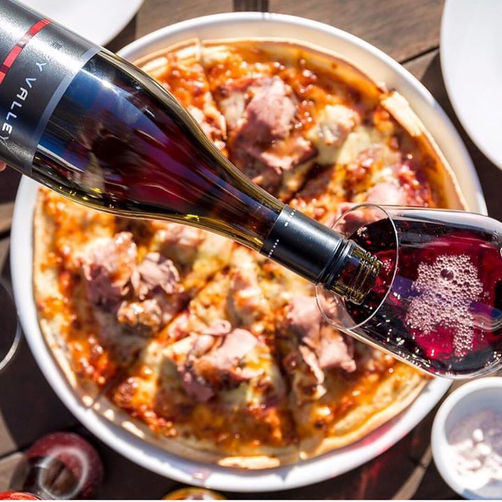 bllbermuda's tweet image. Pinot &amp;amp; Pizza = Perfect Match for #NationalPinotNoirDay  Spy Valley Wines
 
#spyvalleywine #spyvalley #pinotnoir  #…