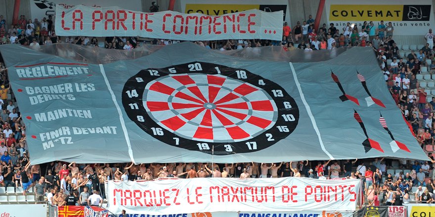 Félicitations au groupe #SaturdayFC pour son superbe tifo contre Lyon #ASNLOL #supporters #tifo #darts