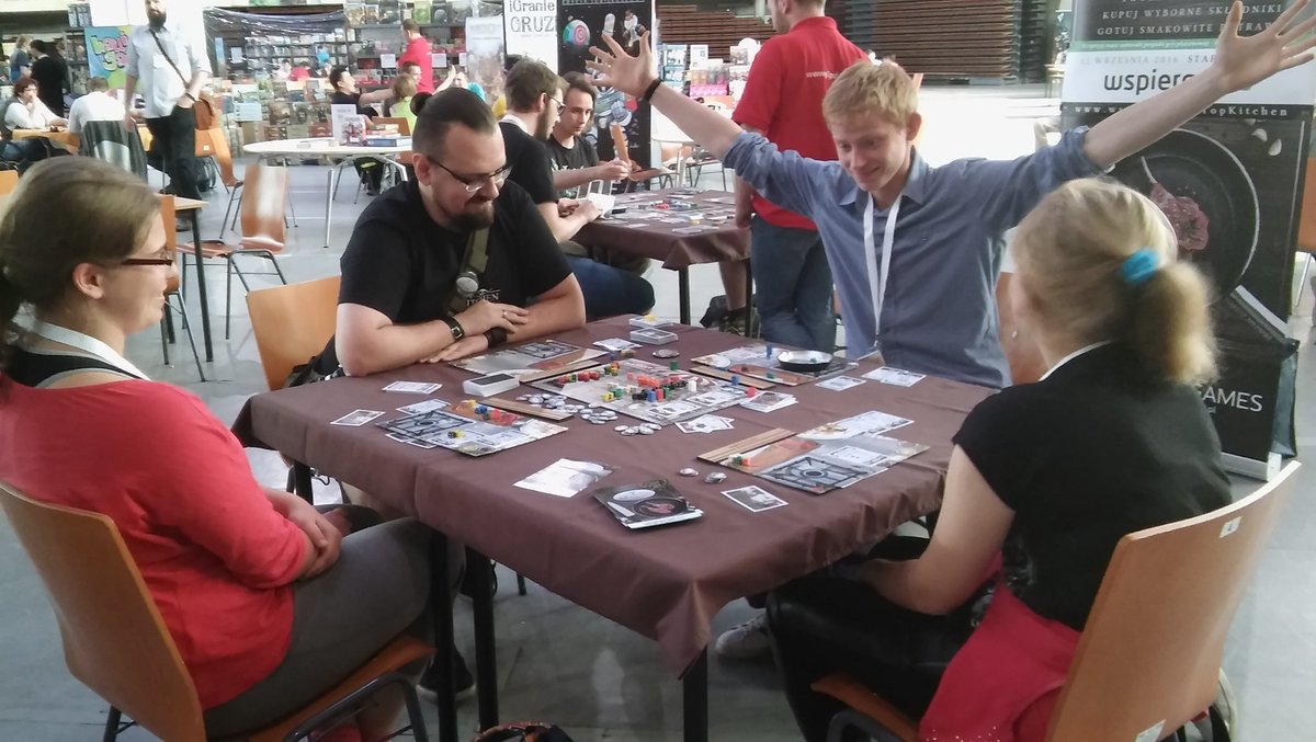 MilewskaPaula's tweet photo. #TOPkitchen na #polcon :) gramy! #boardgame #planszowe https://t.co/5e6kFppJJA
