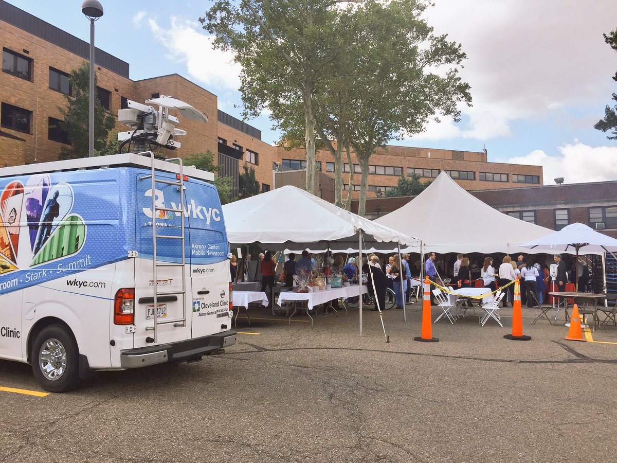jasminemonroetv's tweet photo. Cleveland Clinic #AkronGeneral Hospital hosts their annual employee appreciation cookout! #moblienewsroom @wkyc https://t.co/UXrvVe2s5C