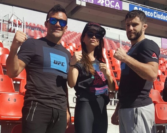 pulpolatam's tweet photo. Tour #TUFLatinoamerica 3 | @MarceRojoMMA y Javier Ganín en @Independiente grabando para @PuraQuimica #pulpodeviaje https://t.co/XcVOpaR1at