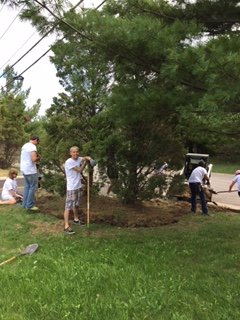 HorizonHealth1's tweet photo. Thank you to the @MandT_Bank volunteers who came to Horizon Village Campus for @UWBEC Day of Caring! #DOC2016BFLO https://t.co/8TxhxemMt7