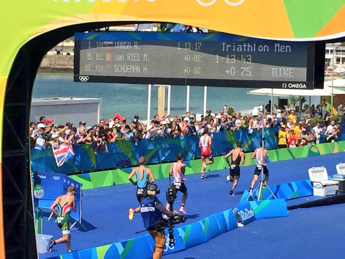 Als negende aan 10 km lopen begonnen, nu in vijfde positie <a href="/MartenVanRiel/">Marten Van Riel</a> #triathlon #Rio2016