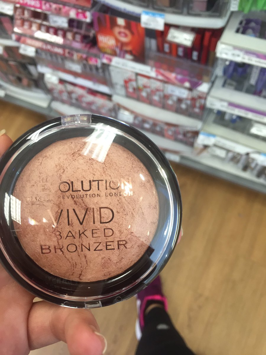 Thesimple_fix's tweet photo. Definitely my new favorite bronzer! #thesimplefix https://t.co/IQYZY2cggk