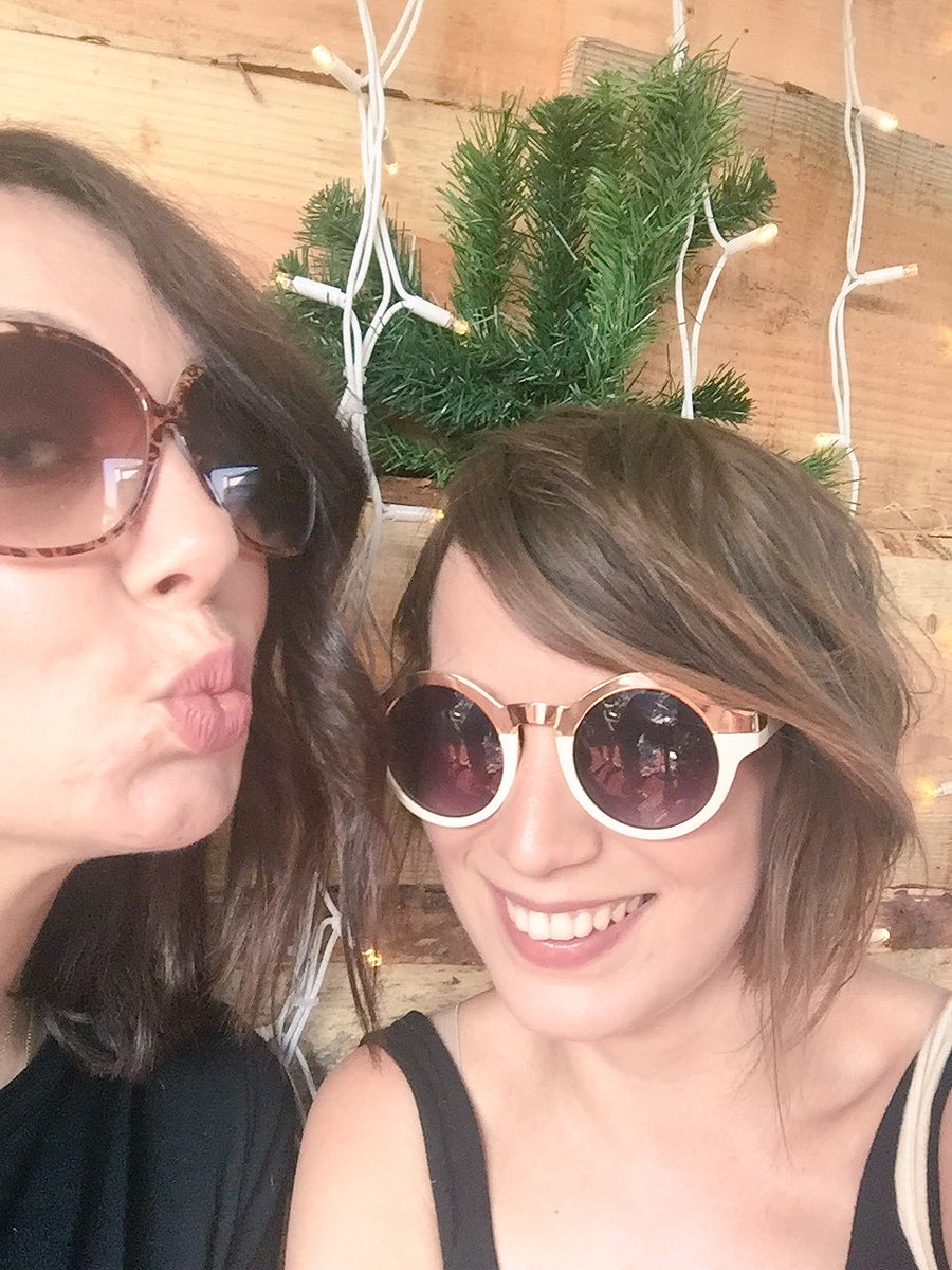 FakePlasticRuby's tweet photo. #pkpxmas HET IS HIER KERST https://t.co/sS0pCggMdA