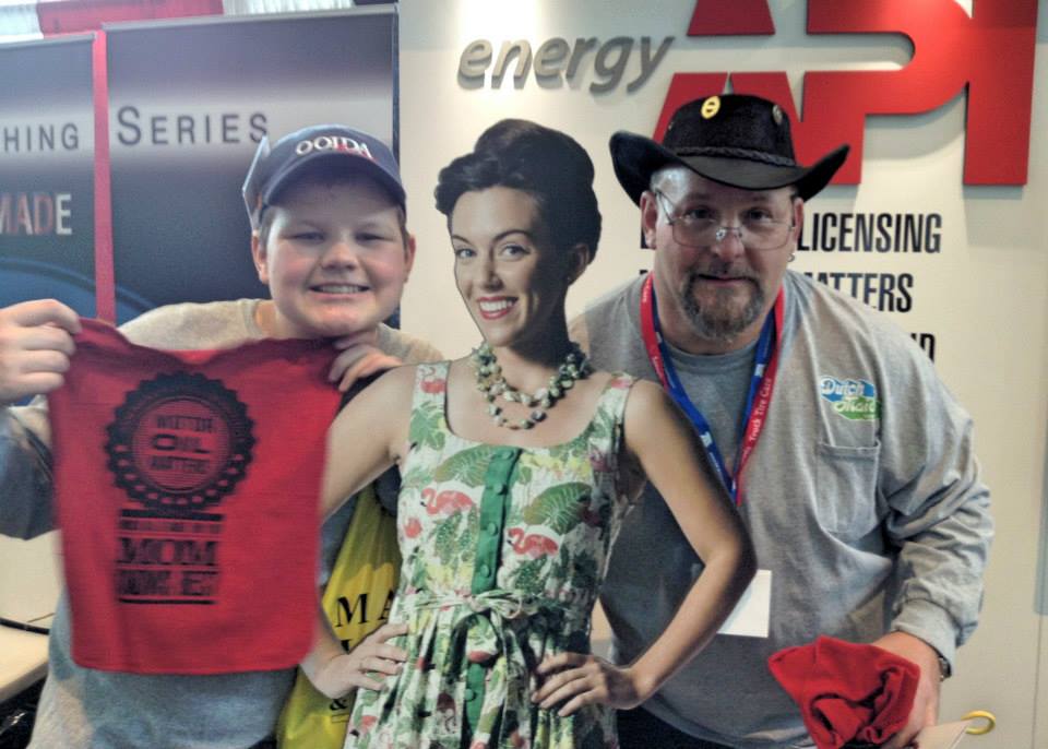 MotorOilMatters's tweet photo. #TBT to #MATS2015 & MOM selfies. Show some ❤️--share our message: #MotorOilMatters! https://t.co/fOSHDllohi https://t.co/Q8IxgBl4aw