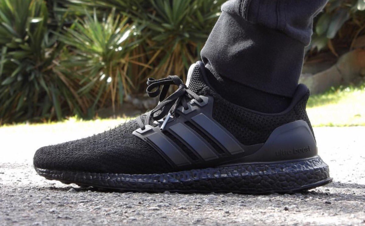 ultra boost 2.0 triple black