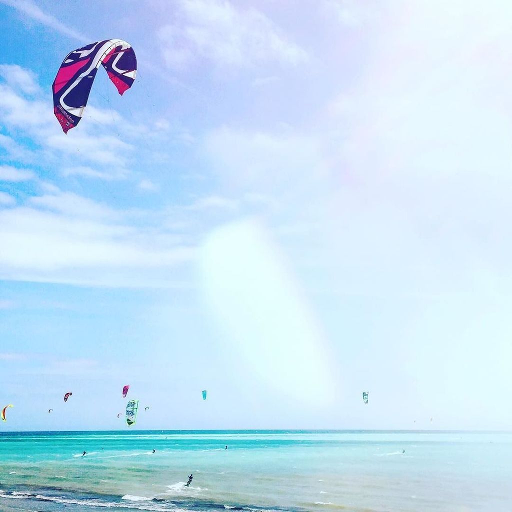 ShotByBrock's tweet photo. Kite surfing #vacation https://t.co/oZOIx7FaA7 https://t.co/3phKJ7yWNm