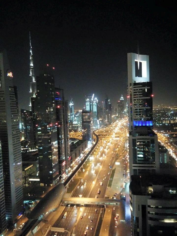 Luxava's tweet photo. #SkyLounge in #Dubai at Night https://t.co/VjnZYAZcl5