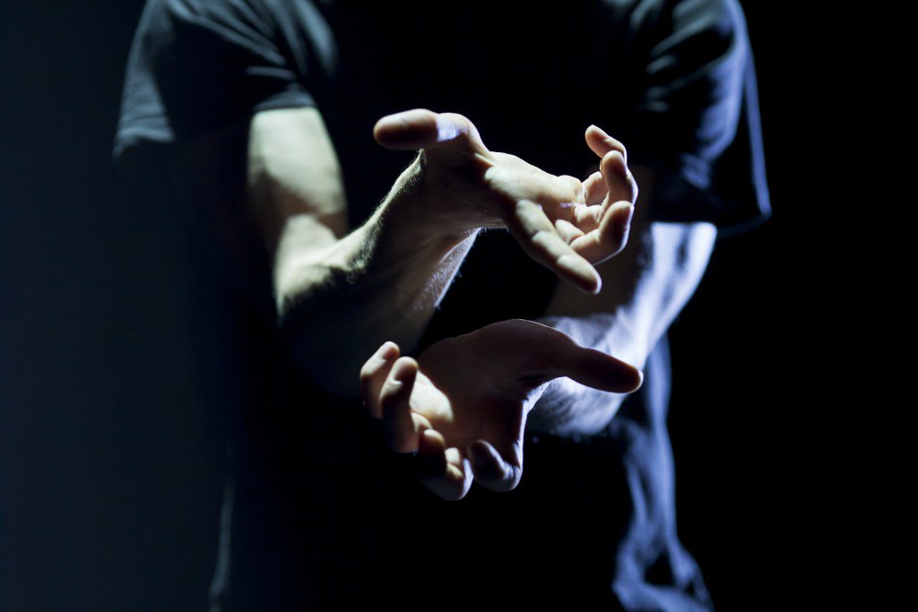 ESPETÁCULO | BRUIT DE COLOUIR – Dança em Trânsito (Brasil/França) centrocoreografico.wordpress.com/2016/08/18/esp…