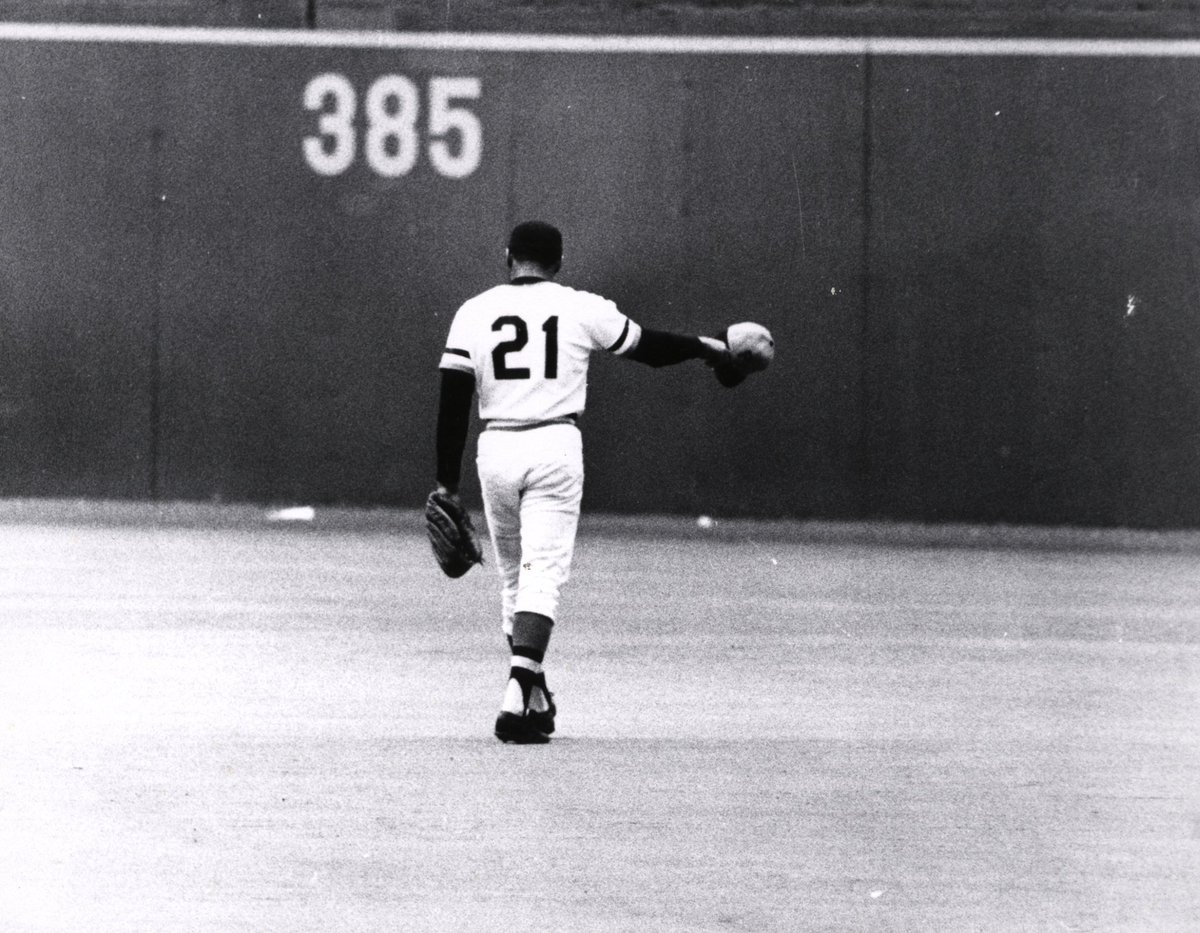 nrkastroll's tweet photo. Happy Birthday to the Greatest @Pirates player of all-time. #BuccoBirthdays #Re21ect #Retire21 #Roberto https://t.co/zzoLbjcdX5