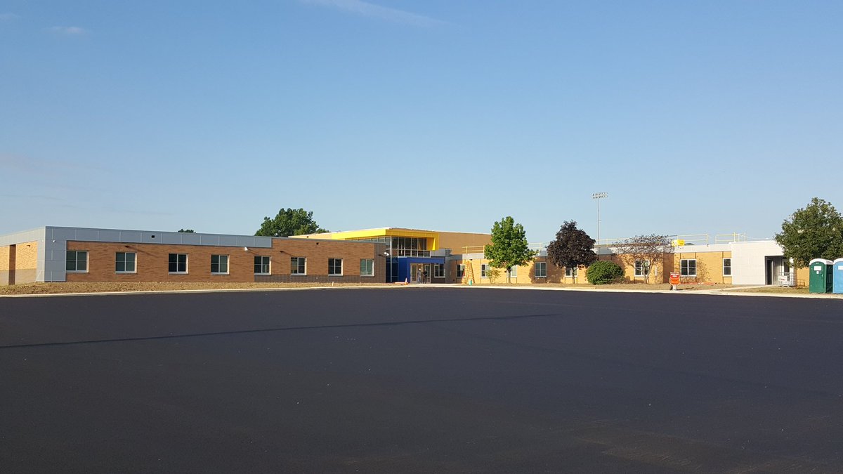 FMDarchitects's tweet photo. Streetsboro Elem's parking lot, #StudentDining  &amp; #MediaCenter are all taking shape. #StreetsboroSchools https://t.co/QZ6E2P1jQ8