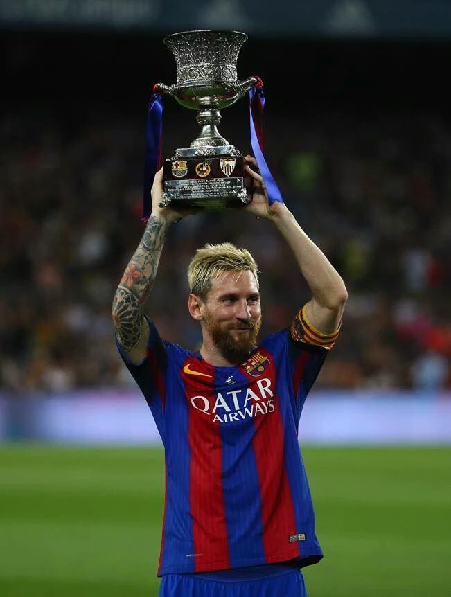 kevosf12's tweet photo. CAMPEONES OE OE OE....!!! #ViscaBarça toda una leyenda #Messi29 https://t.co/nk20KRyeTJ