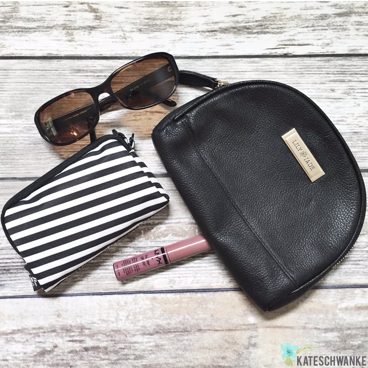 KateSchwanke's tweet photo. I am absolutely loving the new #essentialscase from @LilyJadeCo ! #review coming tomorrow to my Channel 🎥
#lilyjade https://t.co/6rZd3QCk0g