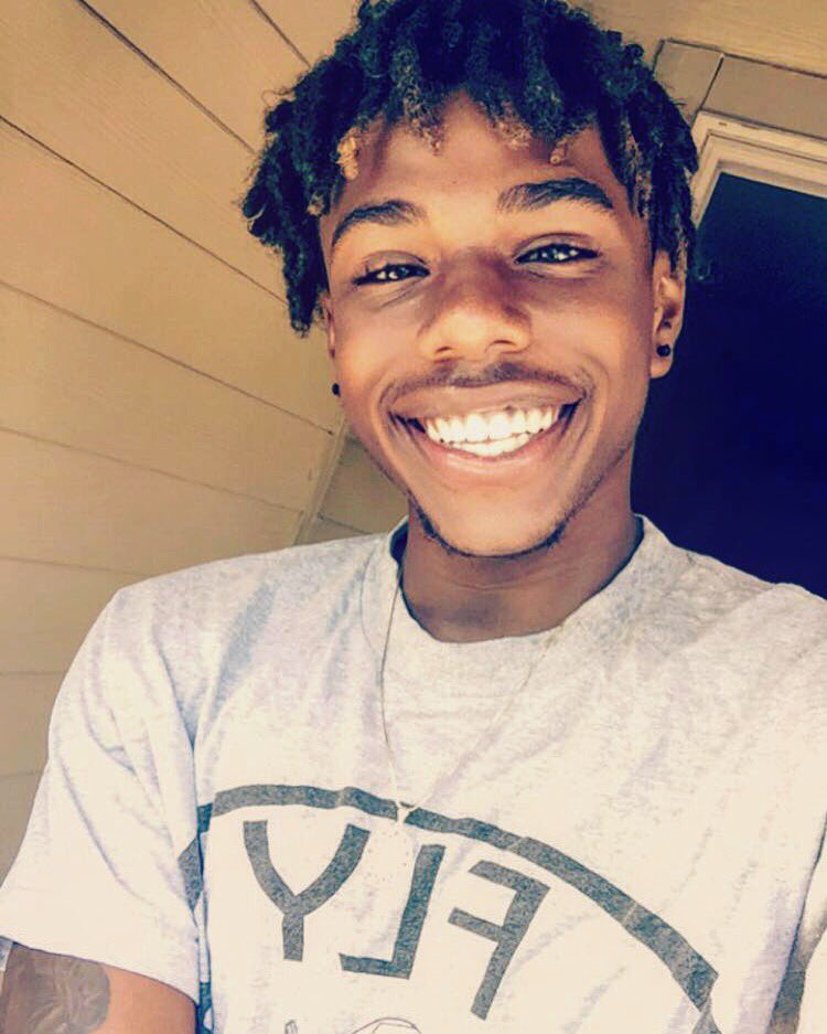 nappyheadceo's tweet photo. Ahh #DHort😆👽🤘🏾 https://t.co/KXCnCiQFDi