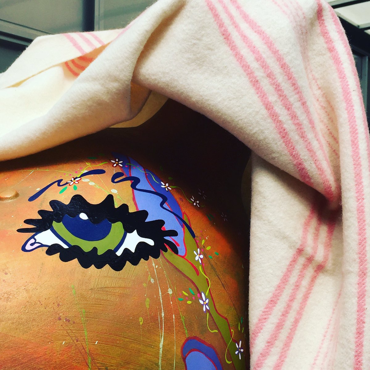 louise_dear's tweet photo. Byebye Crushpuppy Looking a bit sad to be leaving the studio but #happydays ahead @donatello__  @SnowdogsBTS #💋❄️🐶 https://t.co/qVIPSHZmAk